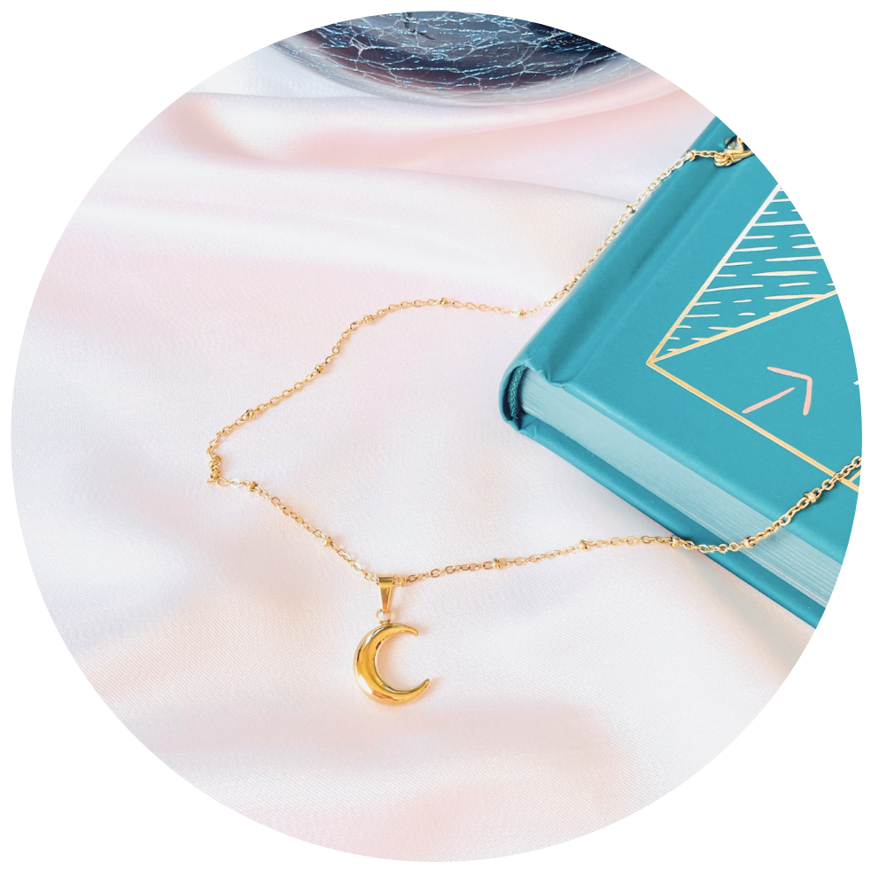 LA LUNE MOON PENDANT NECKLACE, GOLD