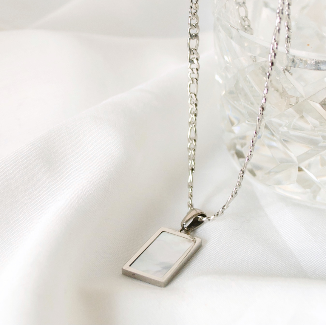 IRIDESCENCE PENDANT NECKLACE, SILVER