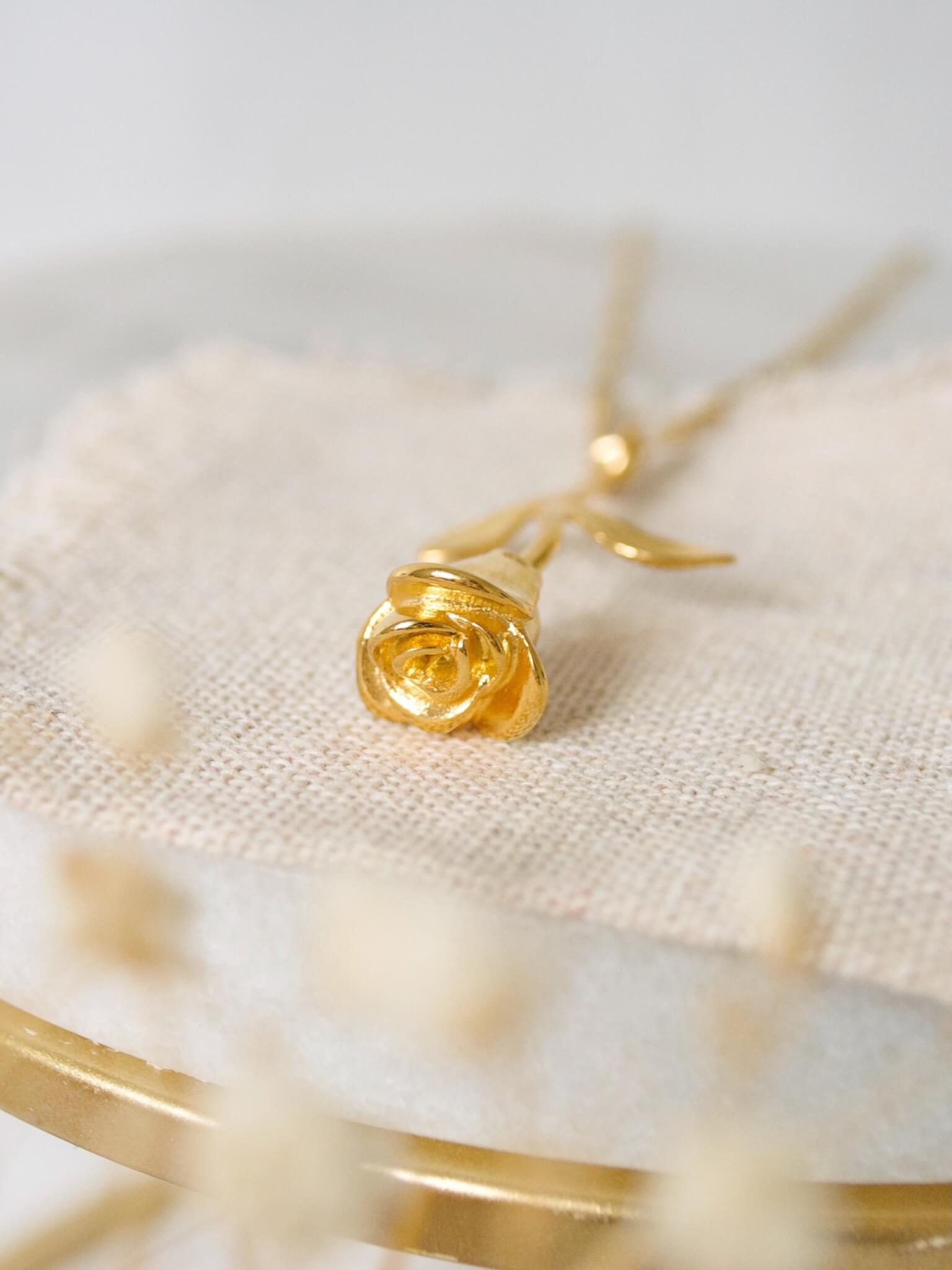 THE ENCHANTED ROSE NECKLACE, GOLD